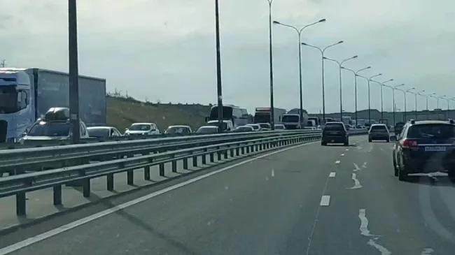 После ДТП на автоподъездах к Крымскому мосту образовались двухчасовые пробки