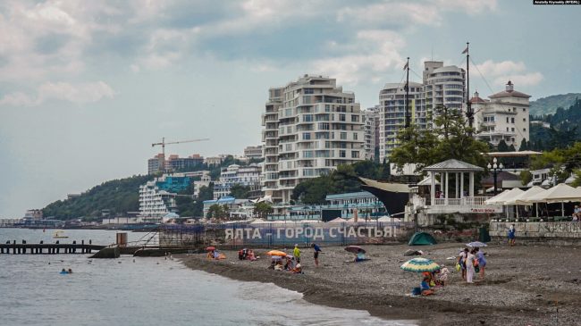 Жилье у моря за полцены? Война в Украине обвалила рынок недвижимости в Крыму