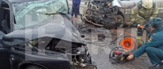 Лобовое столкновение трех машин остановило движение по керченскому мосту / Фото