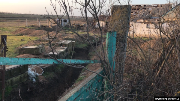 Село Максимівка, Миколаївська область. Тут, показують, був укріпрайон російських військових серед сільських хат, січень 2023 року