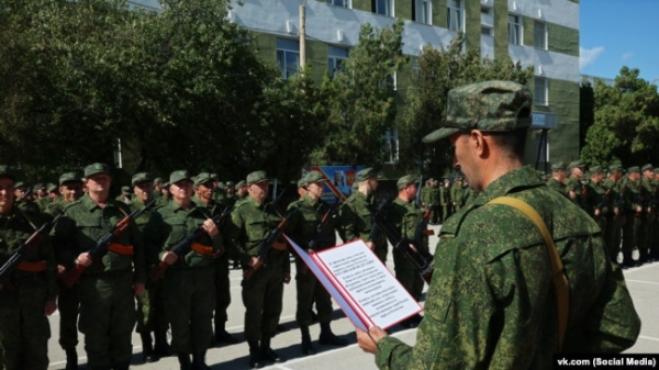 Кримчани, мобілізовані Росією на війну з Україною, на базі 810-ї бригади морської піхоти в Севастополі, 27 вересня 2022 року