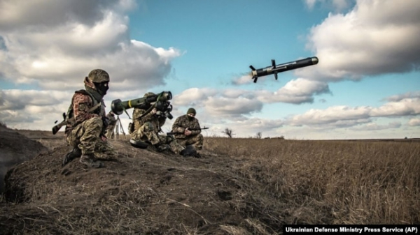 Українські військовослужбовці використовують американський ракетний комплекс «Джавелін» (Javelin) під час військових навчань на Донеччині (архівне фото)