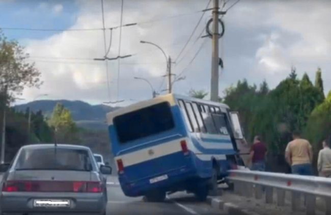 Прокуратура Крыма проводит проверку по ДТП с рейсовым автобусом (фото)