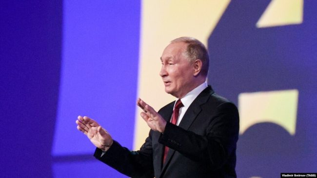 Пять стадий неправды. Как Путин рассказывал о российском захвате Крыма