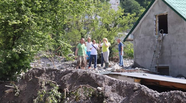 Ялту продолжает затапливать: полностью ушли под воду несколько домов в микрорайоне Васильевка (фото)