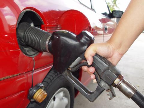 Правительство России запретит ввоз дешевого бензина – СМИ