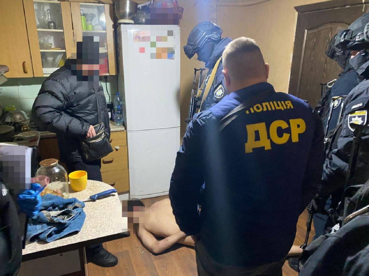 На Київщині викрили злочинців, які займалися збутом зброї та психотропів (фото)