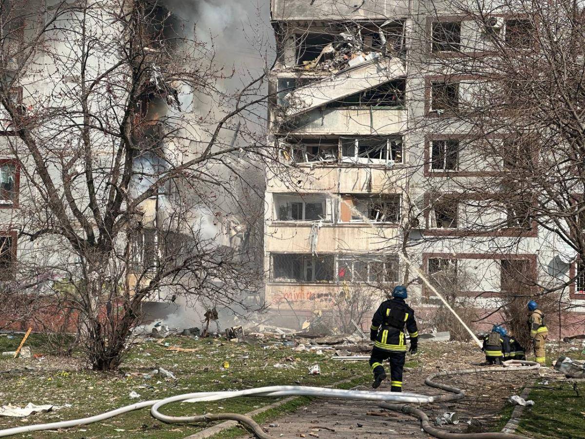 Удар РФ по багатоповерхівках в Запоріжжі: пошкоджено понад 300 квартир