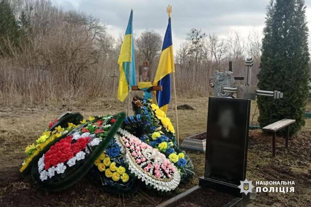 На Черкащині підлітки зняли прапор з могили полеглого воїна задля відео в TikTok