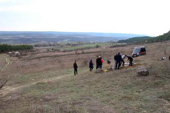 Сотрудники севастопольской полиции закопали тело девушки возле села Пироговка