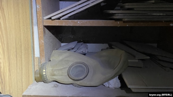 Протигаз знайдений в підвалі Херсонського управління поліції