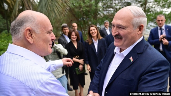 Аслан Бжанія та Олександр Лукашенко (праворуч) в Сухумі, 28 вересня 2022 року