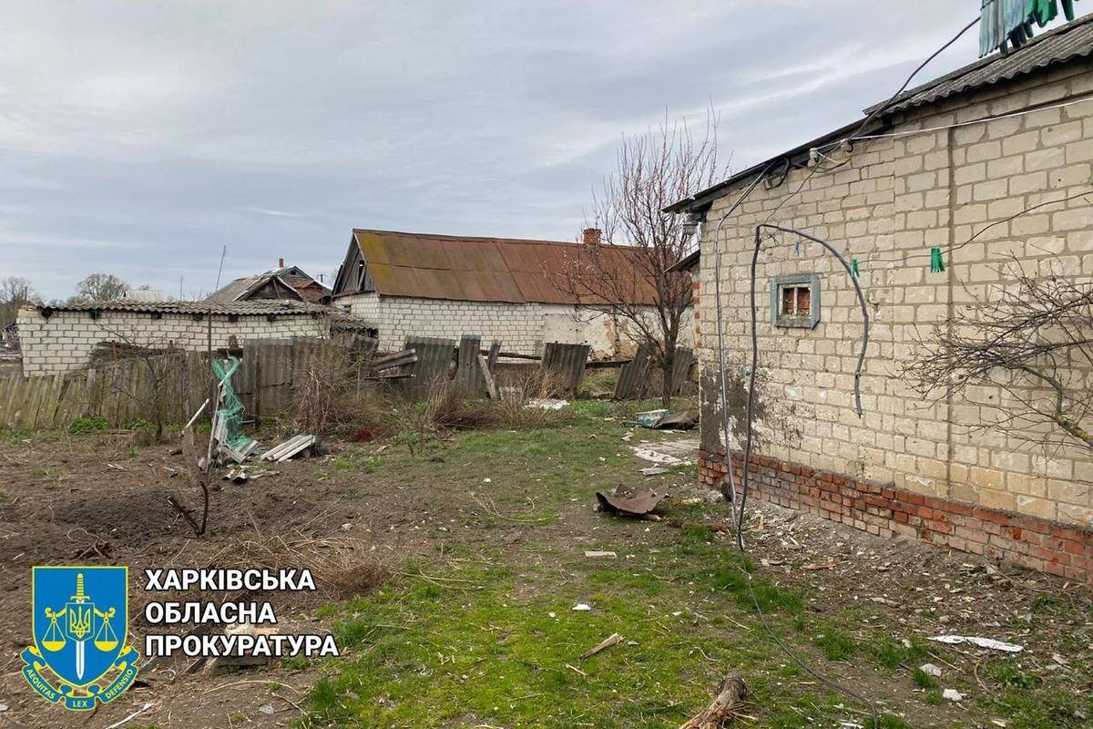 Росіяни влаштували кривавий обстріл селища у Харківській області (фото)