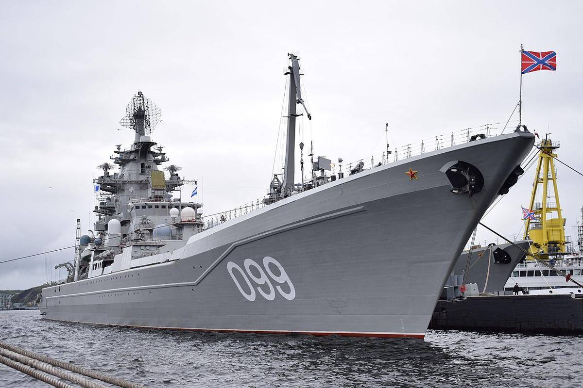 Останній в строю: експерт розповів про проблеми російського крейсера "Петр Великий"