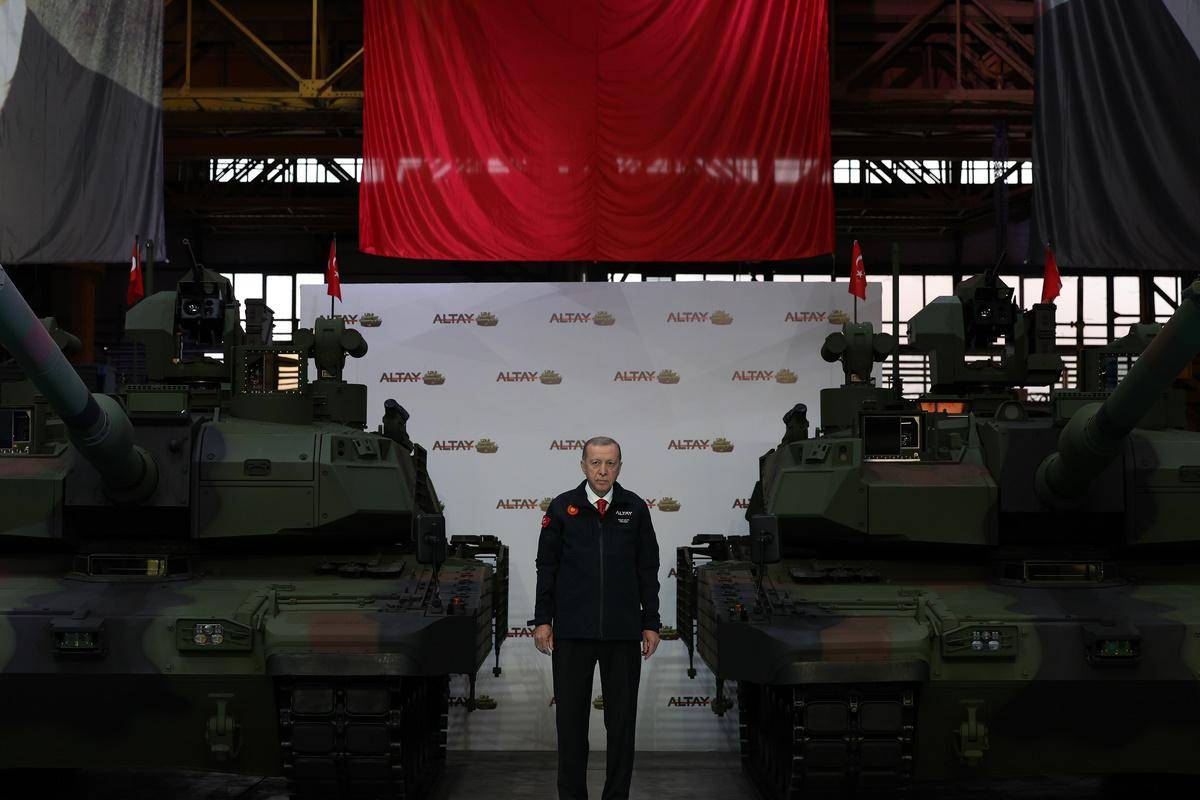 Ердоган показав перший турецький танк Altay і пообіцяв пустити його в серію (відео)