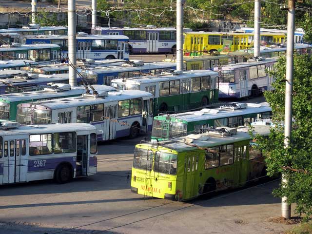 Из-за обрыва контактной линии у депо в Севастополе было парализовано движение троллейбусов