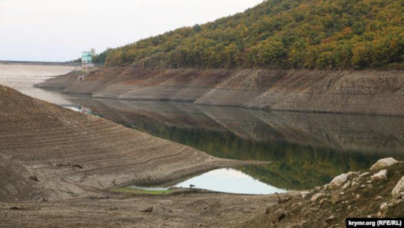 В крымских водохранилищах вода продолжает убывать, реки высыхают (фото)