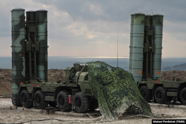 Російська зенітна ракетна система великої та середньої дальності С-400 «Тріумф». Феодосія, січень 2017 року