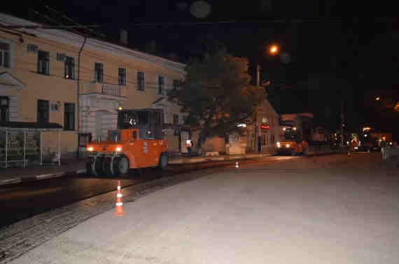 На площади Восставших «Севавтодор» проводит ремонт автодороги