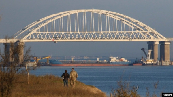 Росія заблокувала прохід Керченською протокою і захопила українські кораблі, Керч, Крим, листопад 2018 року
