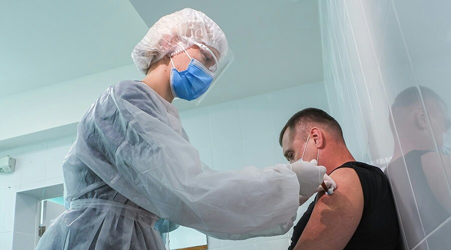 Минздрав Крыма планирует привить в текущем году от коронавируса 60% крымчан