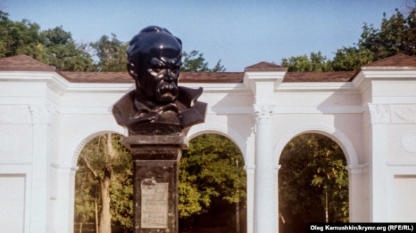 Пам'ятник Тарасу Шевченку в Сімферополі, Крим, 2014 рік
