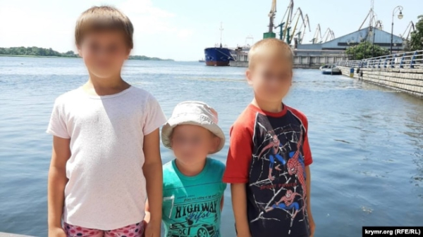 Троє діток, яких переховувала під час окупації Оксана Коваль