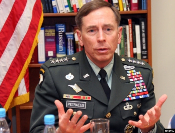 Девід Петреус брав участь в американських операціях в Іраку та Афганістані, очолював ЦРУ