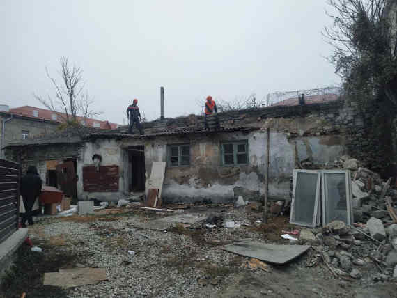 В центре Севастополя сносят исторический дом (фото)