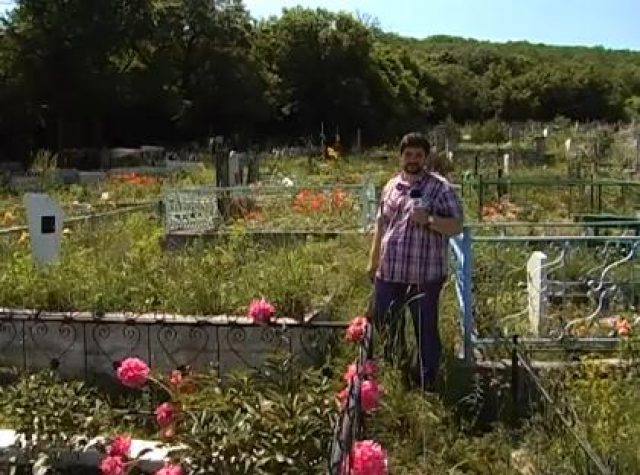 В селе Флотское образовалось стихийное кладбище (видео)