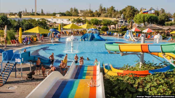 Не ту республику назвали банановой: кто и как делит аквапарк в Крыму