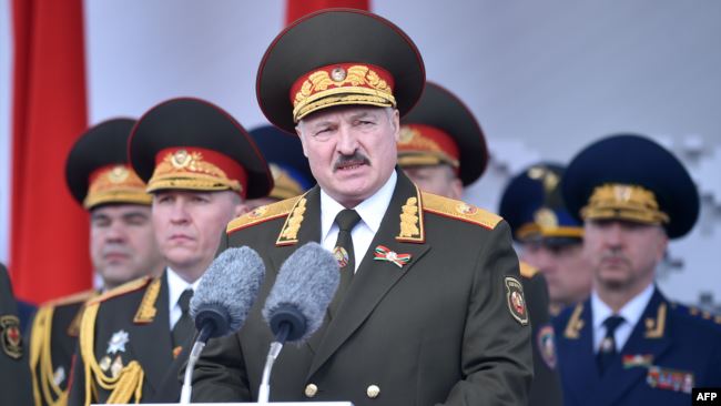 Лукашенко против Путина: «Не надо перед россиянами становиться на колени»