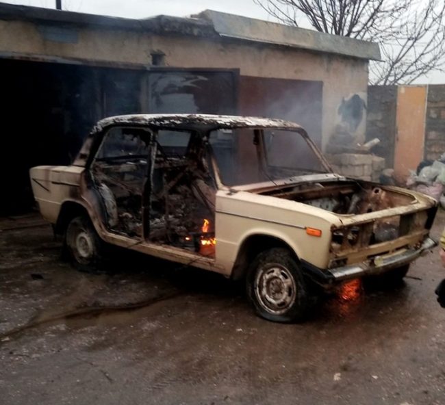 В Бахчисарайском районе прямо в гараже дотла сгорела «шестерка» (фото)
