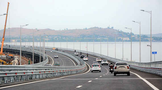 Полицейские за сутки не пропустили через Керченский мост 45 автомобилей