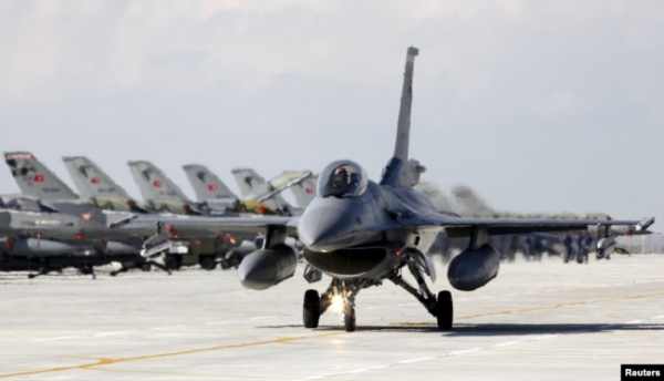 Туреччина. Кордон із Сирією. Літак F16 Збройних сил Туреччини