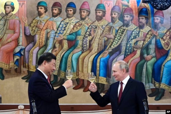 Москва. Голова КНР Сі Цзіньпін і президент Росії Володимир Путін у Кремлі. 21 березня 2023 року