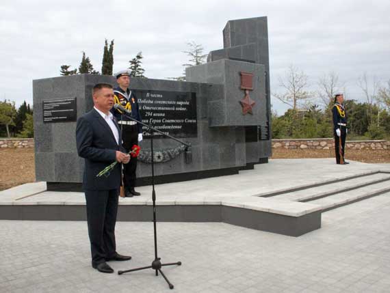 В Севастополе открылась памятная стела в честь Героев Советского Союза