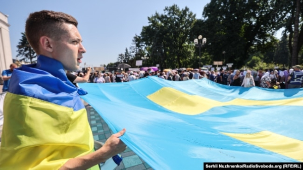 Акція під Верховною Радою України, присвячена Дню кримськотатарського прапора, червень 2021 року