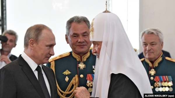 Володимир Путін, Сергій Шойгу та Московський патріарх Кирило (зліва направо)