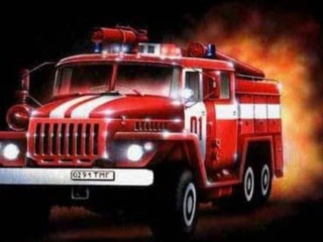Внедорожник сгорел в севастопольском дворе минувшей ночью