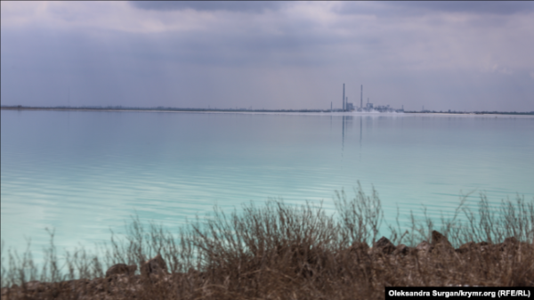 Озеро Асс (Червоне) лиманного типу, що не має стоків, Крим. Ілюстративне фото