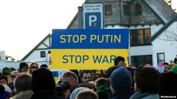 Під час акції протесту в столиці Ісландії у день масштабного вторгнення Росії до України. Рейк'явік, 24 лютого 2022 року