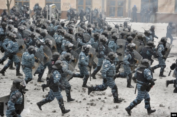 Силовики з підрозділу «Беркут» під час Революція гідності. Київ, 22 січня 2014 року