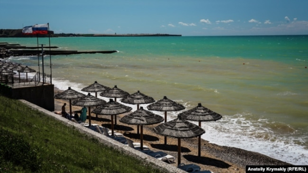 Пляж у селищі Піщане. Крим, Бахчисарайський район, червень 2019 року
