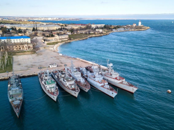 Росія незаконно утилізовує судна ВМС України, захоплені у 2014 році / Фото0