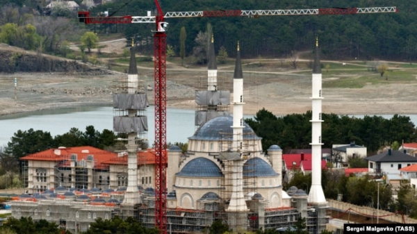 Вигляд на будівельний майданчик Соборної мечеті в Сімферополі, 2020 рік