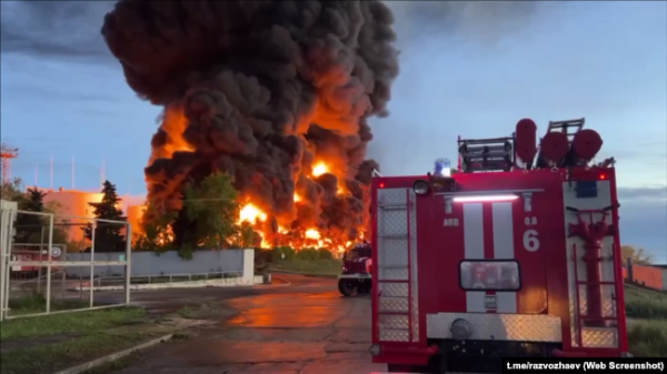 Пожежа на нафтобазі, бухта Козача, вулиця братів Манагарі. Севастополь, Крим, 29 квітня 2023 року