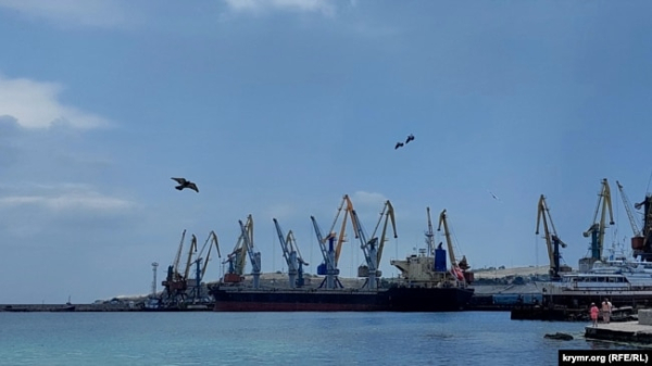 Російське судно MATROS POZYNICH у порту Феодосії, червень 2023 року