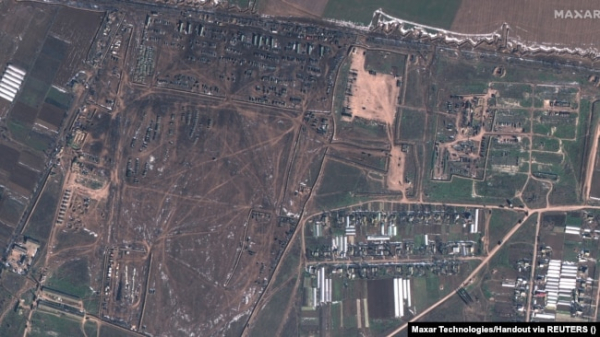 Вид на російську військову базу у селі Медведівка, північ Криму, 11 лютого 2023 року. Супутниковий знімок Maxar Technologies