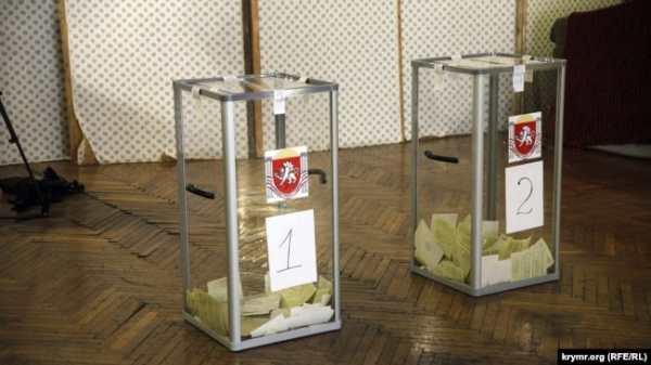 Організований Росією та невизнаний Україною та більшістю країн світу «референдум» в окупованому Криму. Сімферополь, 16 березня 2014 року